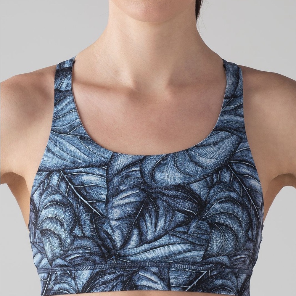 Lululemon Energy Bra (Nulux)
Mini Concrete Jungle Alpine White Multi